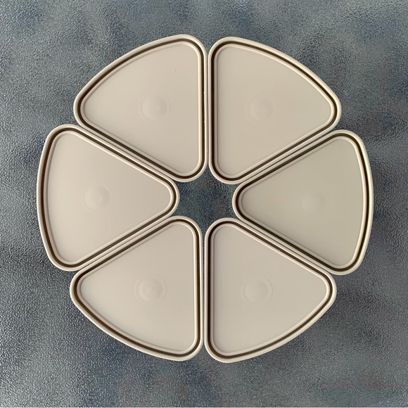 Tupperware Sprinkles Spice Pie Wedge Containers and Grey/Beige Lids ~ Set of 6 - Picture 7 of 7